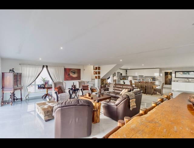 4 BEDROOM HOUSE FOR SALE IN GROTTO BAY